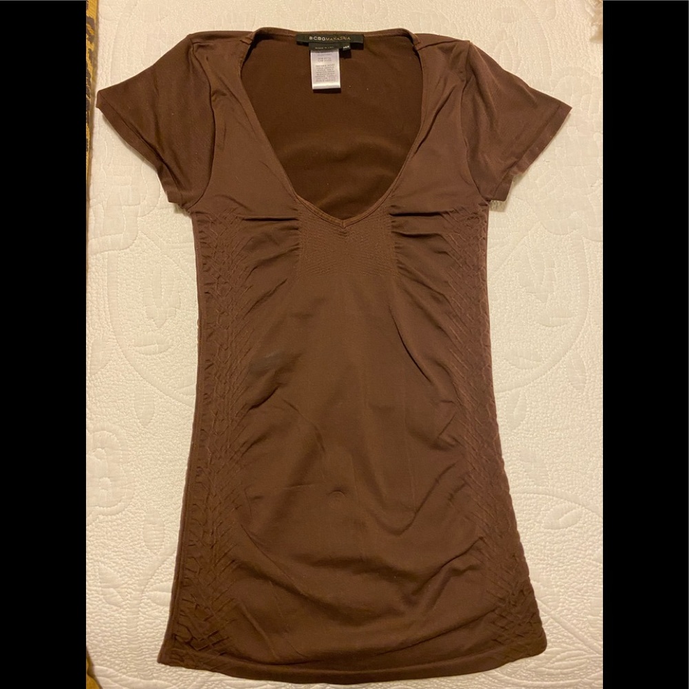 BCBG MAXAZRIA brown v-neck fitted nylon t-shirt